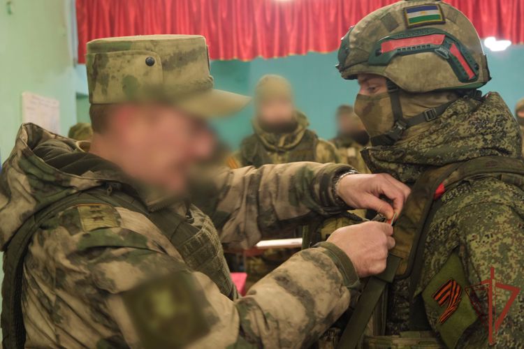 Росгвардейцам, отличившимся при выполнении задач в ЛНР, вручены государственные и ведомственные награды (видео)