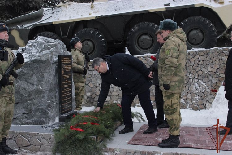 В лесновском полку Росгвардии открыли памятник бойцам, павшим при выполнении боевых задач