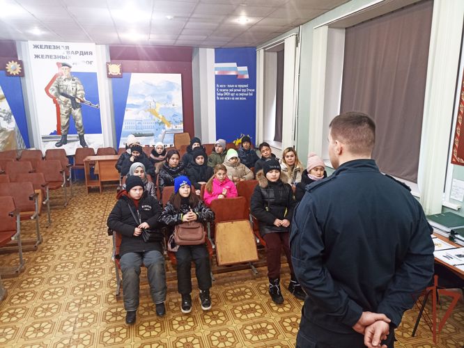 На Урале росгвардейцы провели уроки мужества для школьников  в преддверии Сталинградской битвы