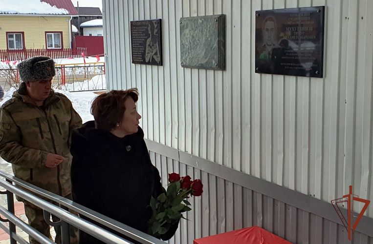 Памятный митинг в честь Героя России состоялся в Тюменской области
