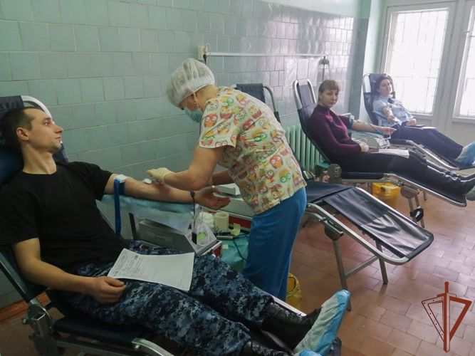 Росгвардейцы пополнили банк донорской крови медучреждений Сибири