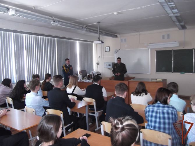 На Урале росгвардейцы провели уроки мужества для школьников  в преддверии Сталинградской битвы