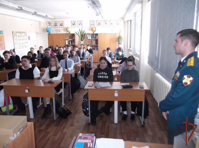 На Урале росгвардейцы провели уроки мужества для школьников  в преддверии Сталинградской битвы