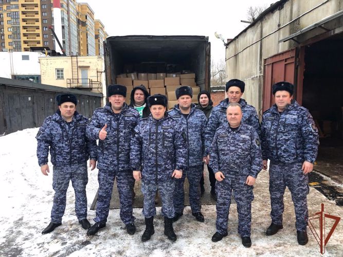 Петербургские росгвардейцы собрали гумпомощь для земляков- участников спецоперации