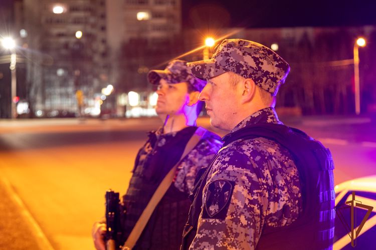 Росгвардейцы в Москве задержали подозреваемую в разбое 
