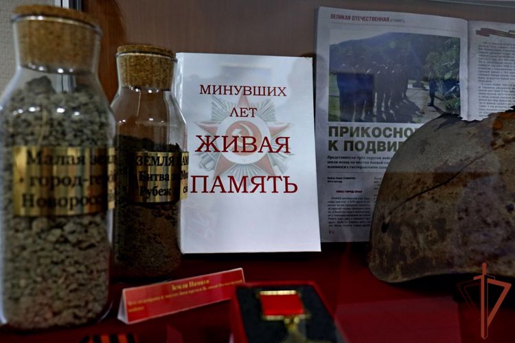 Памятный экземпляр книги «Минувших лет живая память» передали на постоянное хранение В Росгвардию Чукотки
