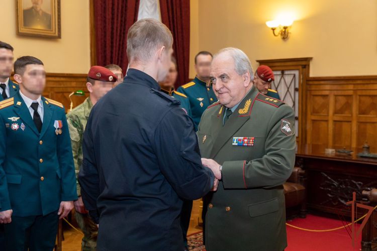 Военнослужащие и сотрудники Росгвардии награждены медалью «Спецназ России»