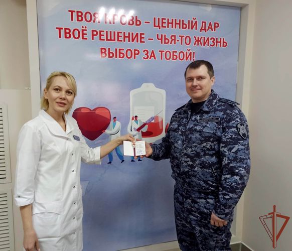 Сотруднику Росгвардии в Мордовии вручили знак «Почетный донор России»