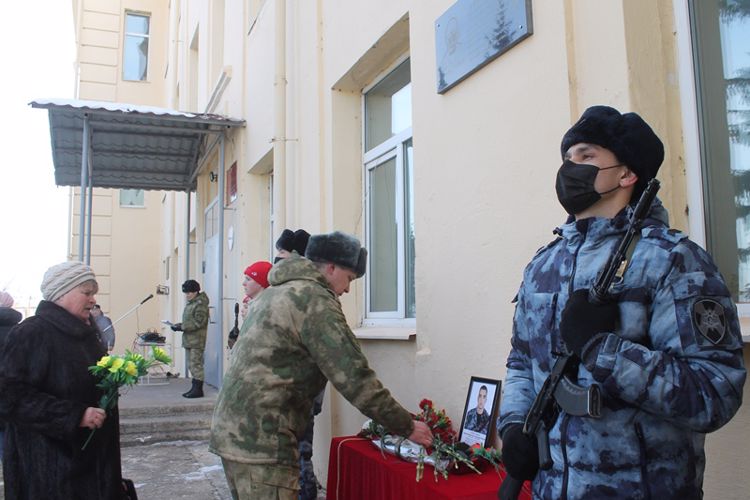 Память росгвардейца-участника спецоперации увековечена в Бурятии