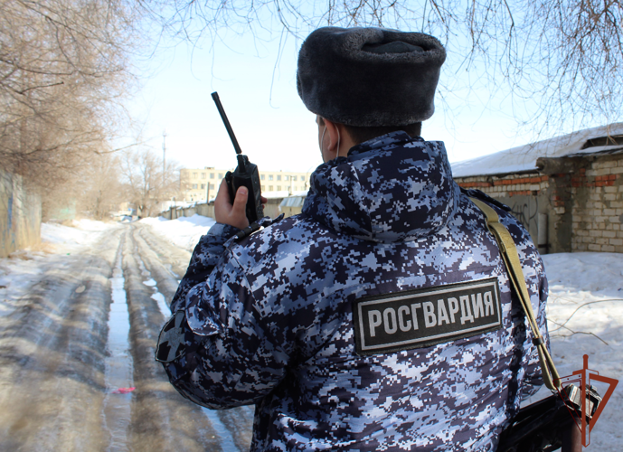 Сотрудники Росгвардии вернули родителям потерявшегося ребёнка в Саратове