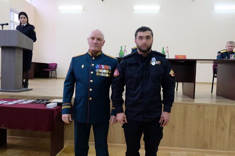 Командующий Северо-Кавказским округом Росгвардии вручил награды росгвардейцам в Дагестане