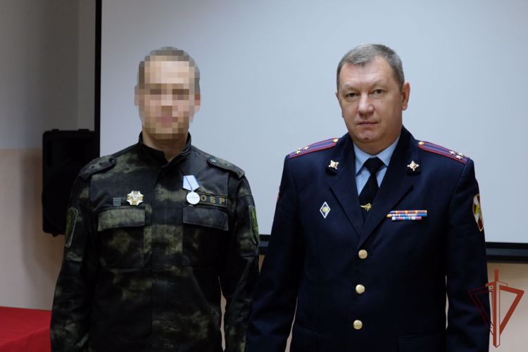 Отличившимся в ходе специальной военной операции росгвардейцам вручены государственные награды в Якутске