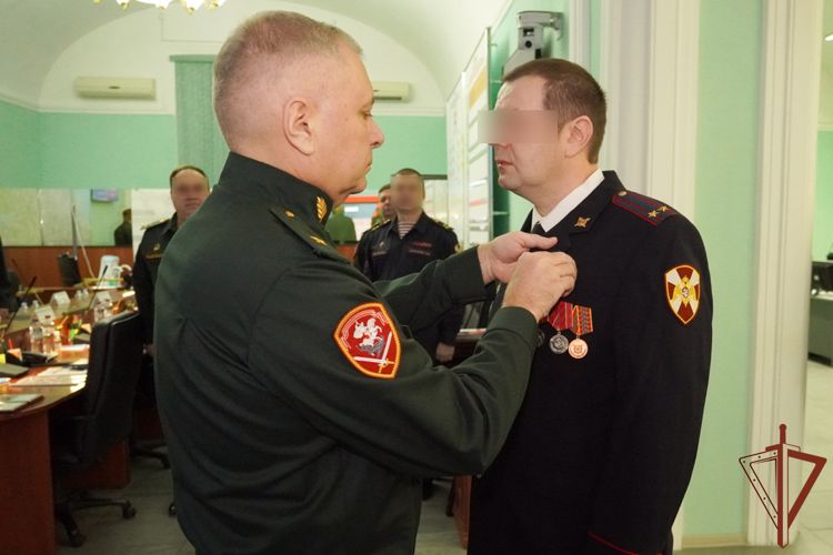 Петербургским росгвардейцам, отличившимся в ходе СВО и при обеспечении безопасности в городе, вручил награды командующий СЗО Росгвардии