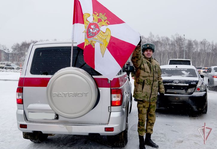 На Сахалине росгвардейцы приняли участие в патриотическом автопробеге