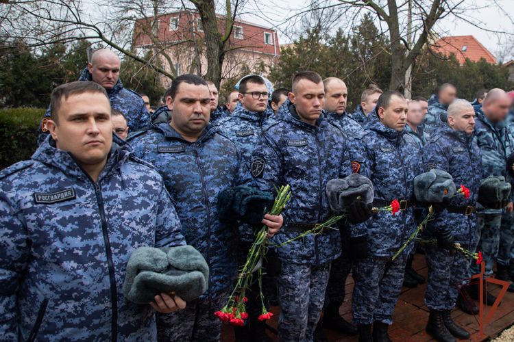 Память павших воинов  почтили росгвардейцы в Крыму