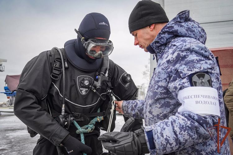 В Ленинградской области прошёл сбор с водолазами Северо-Западного округа Росгвардии