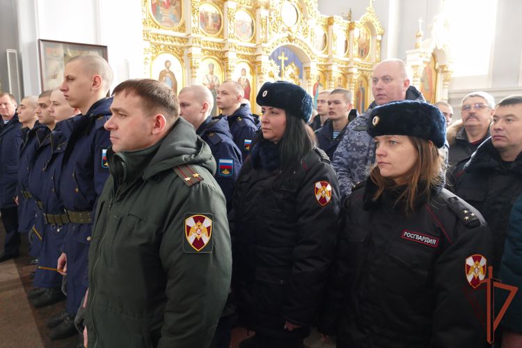 Приуроченные ко Дню защитника Отечества мероприятия проходят в Сибирском округе Росгвардии 
