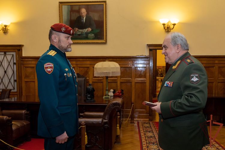 Военнослужащие и сотрудники Росгвардии награждены медалью «Спецназ России»