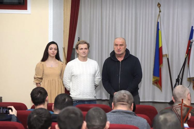 Актер Александр Балуев навестил участников спецоперации в новочеркасском госпитале Росгвардии