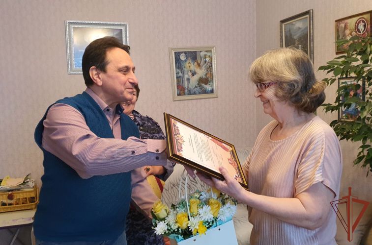 Начальник территориального управления Росгвардии и офицеры поздравили тюменского ветерана службы с 70-летним юбилеем 
