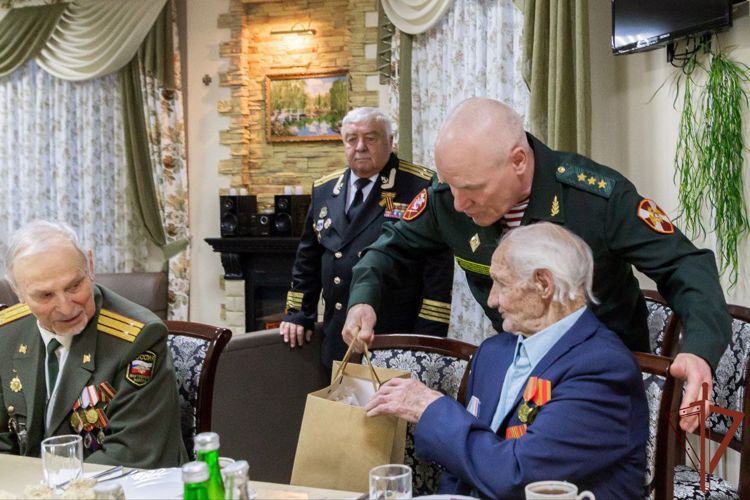 Командующий Северо-Кавказским округом Росгвардии провел встречу с ветеранами Великой Отечественной войны