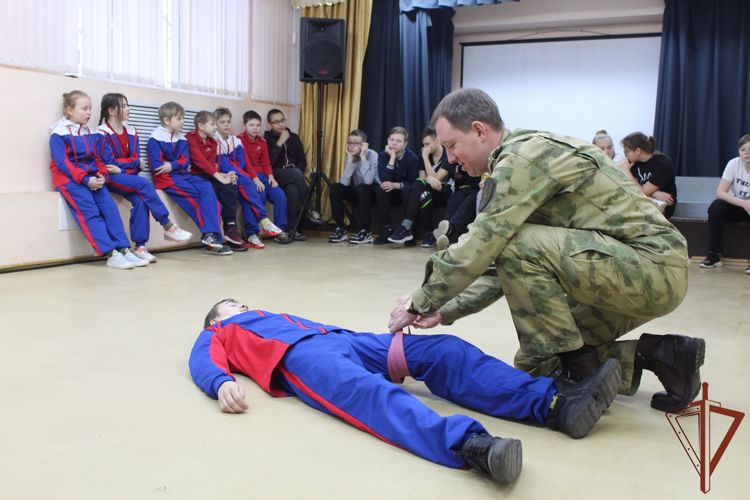 Акция "Росгвардия: на страже здоровья" прошла в городе Кирове