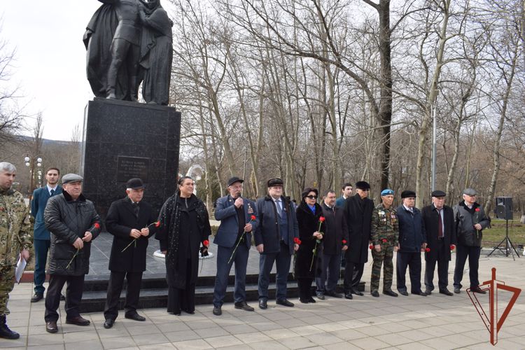 Росгвардейцы в Дагестане почтили память павших защитников Отечества