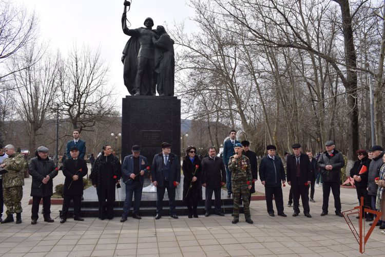 Росгвардейцы в Дагестане почтили память павших защитников Отечества