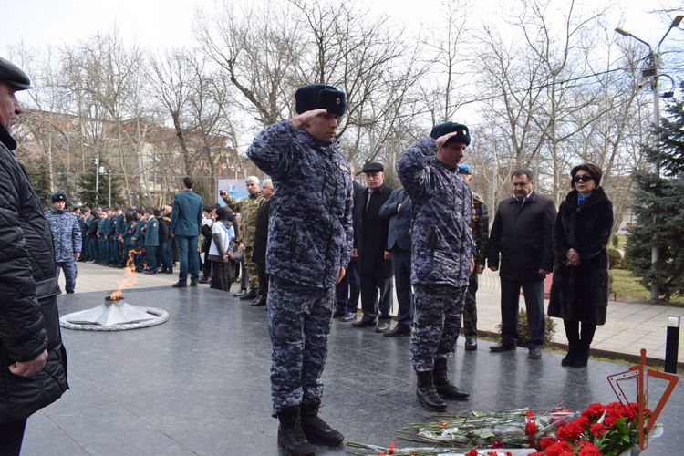 Росгвардейцы в Дагестане почтили память павших защитников Отечества