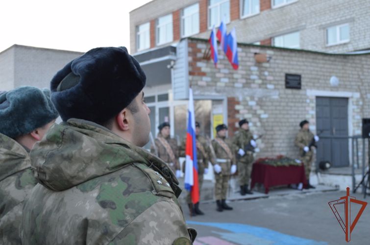 Память росгвардейца-участника спецоперации увековечена на Урале