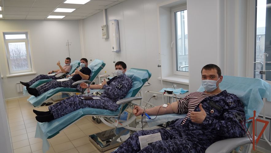 Росгвардейцы приняли участие в донорской акции в Саратове