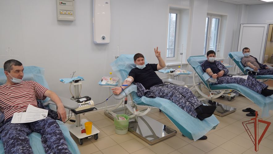 Росгвардейцы приняли участие в донорской акции в Саратове