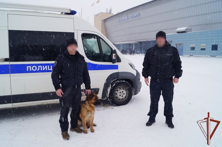 ОМОН Росгвардии обеспечил безопасность хоккейного матча в Череповце