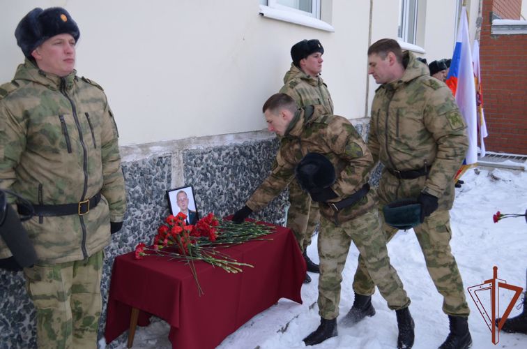 Открыта мемориальная доска  военнослужащему погибшему при исполнении служебного долга (видео)