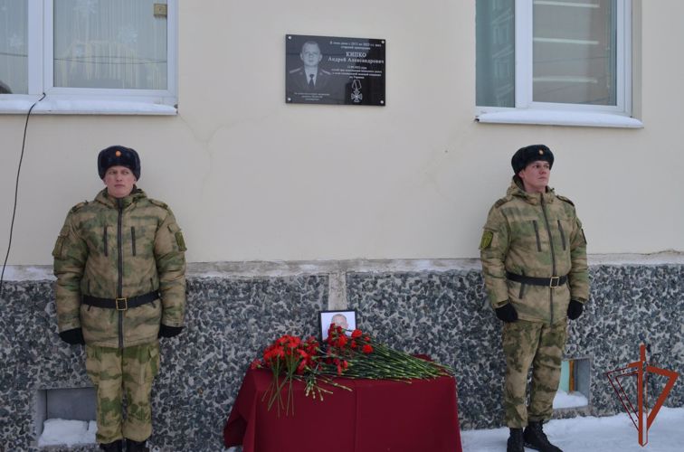 Открыта мемориальная доска  военнослужащему погибшему при исполнении служебного долга (видео)