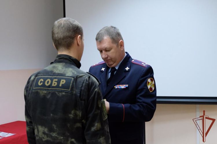 Отличившимся в ходе специальной военной операции росгвардейцам вручены государственные награды в Якутске