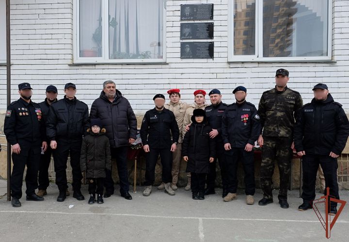 Память офицера СОБР Росгвардии увековечили в Дагестане
