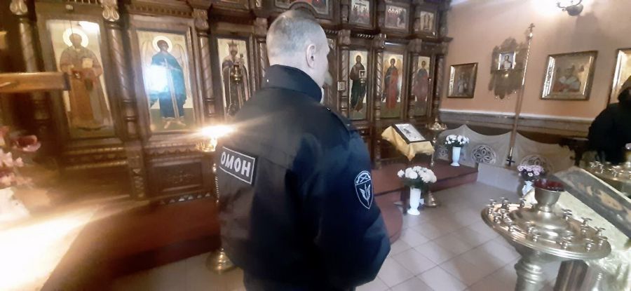 Сотрудники калининградского ОМОН Росгвардии почтили память погибшего сослуживца