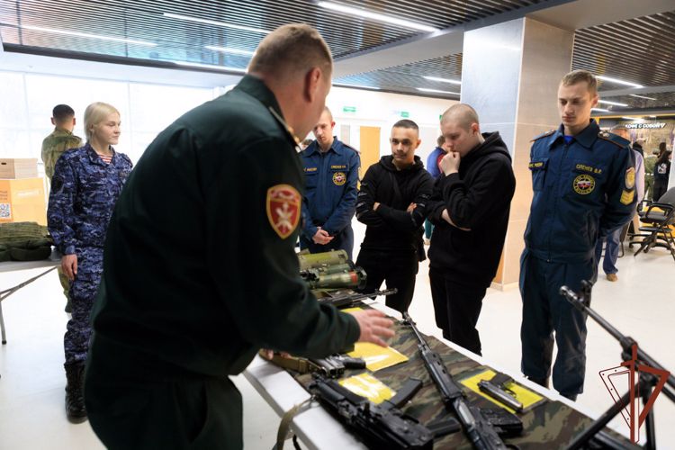 В Центральном округе Росгвардии проходят тематические мероприятия ко Дню защитника Отечества