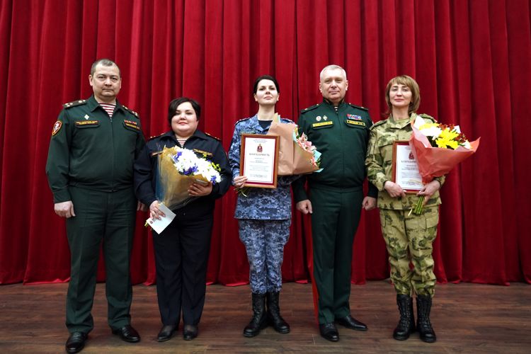 В Санкт-Петербурге наградили росгвардейцев-водителей, отличившихся в ходе специальной военной операции