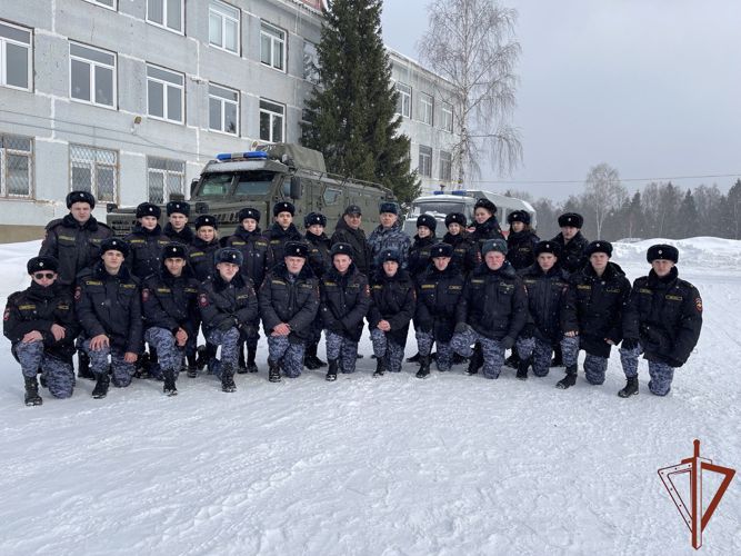 Сотрудники ОМОН провели экскурсию для курсантов «Гвардейской смены» в Подмосковье