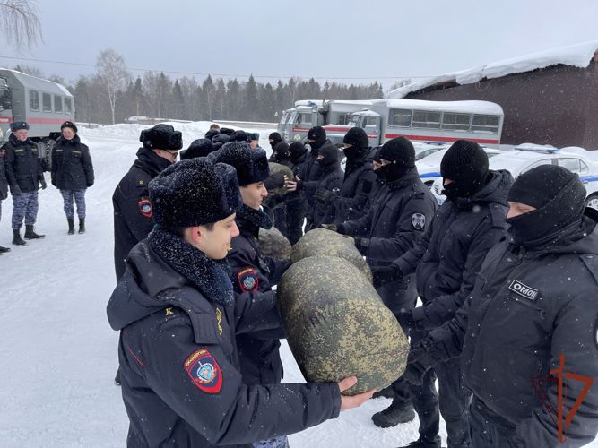 Сотрудники ОМОН провели экскурсию для курсантов «Гвардейской смены» в Подмосковье