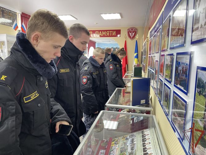 Сотрудники ОМОН провели экскурсию для курсантов «Гвардейской смены» в Подмосковье