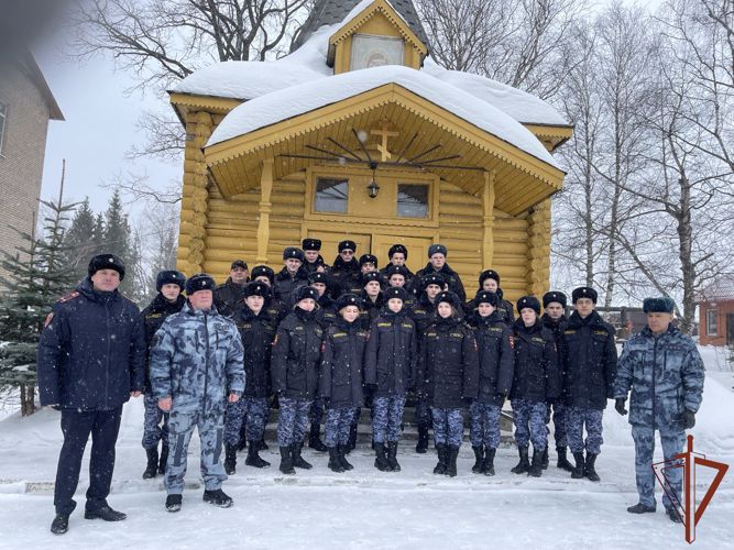 Сотрудники ОМОН провели экскурсию для курсантов «Гвардейской смены» в Подмосковье