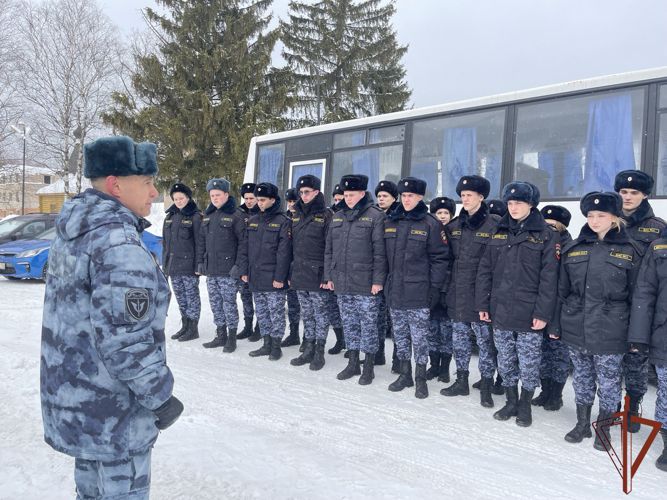Сотрудники ОМОН провели экскурсию для курсантов «Гвардейской смены» в Подмосковье
