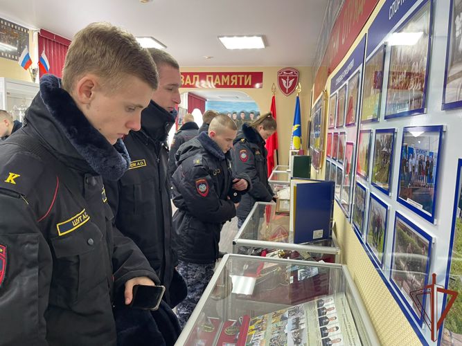 Сотрудники ОМОН провели экскурсию для курсантов «Гвардейской смены» в Подмосковье