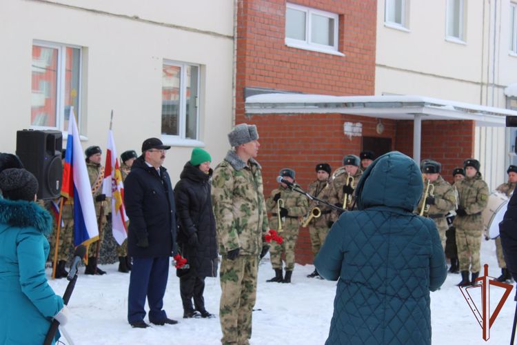 Открыта мемориальная доска  военнослужащему погибшему при исполнении служебного долга (видео)