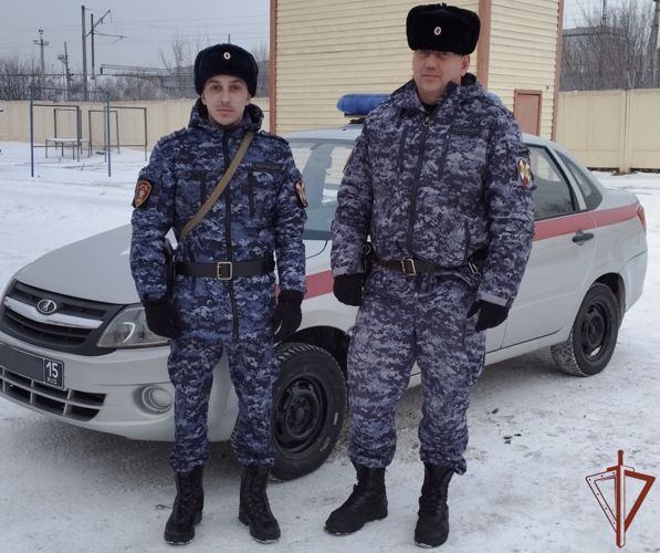 Патруль Росгвардии оказал медпомощь поскользнувшемуся на льду жителю Красноярска 