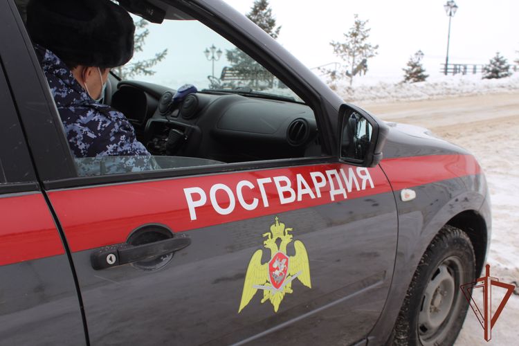 Сотрудники Росгвардии вернули родителям потерявшегося ребёнка в Саратове