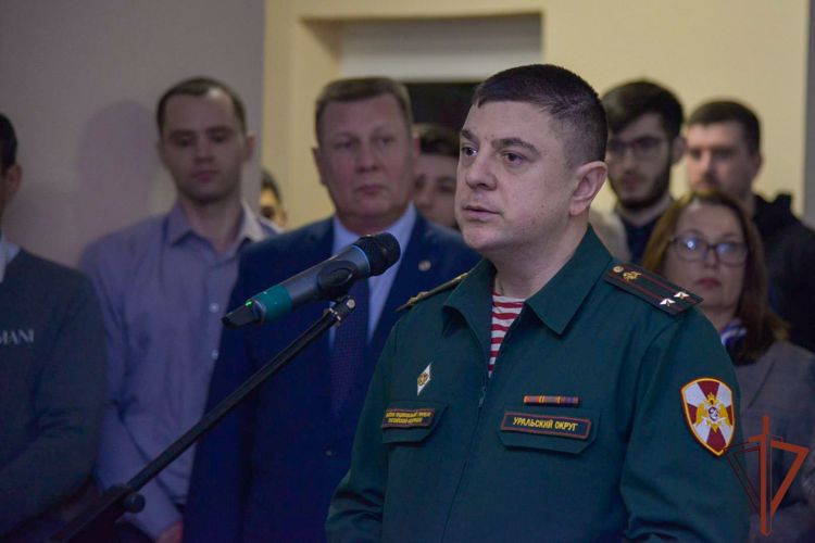 Памятную доску погибшему военнослужащему Росгвардии открыли в Екатеринбурге
